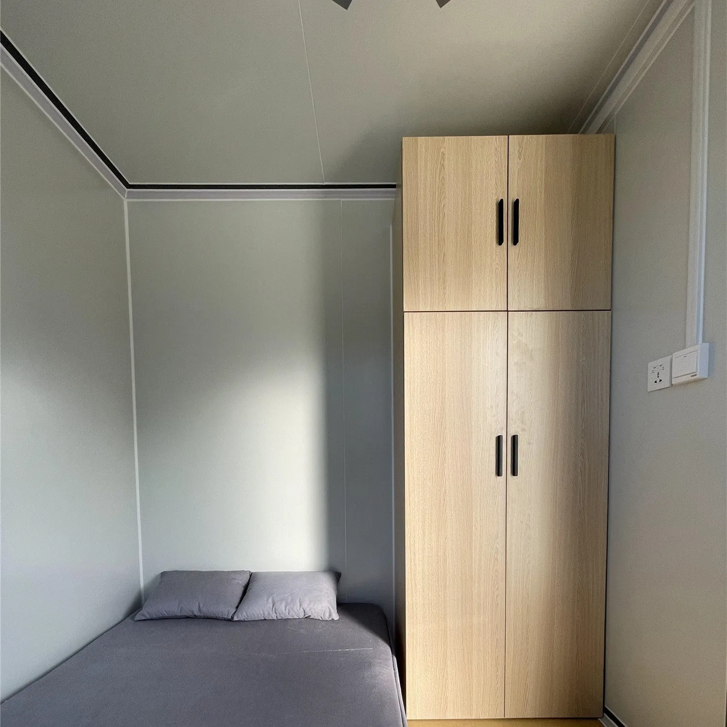 20x7 ft Modern Portable Office with Bedroom
