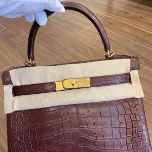 Hermès Kelly 28 Bordeaux Alligator Mississippi Matte Gold Hardware GHW