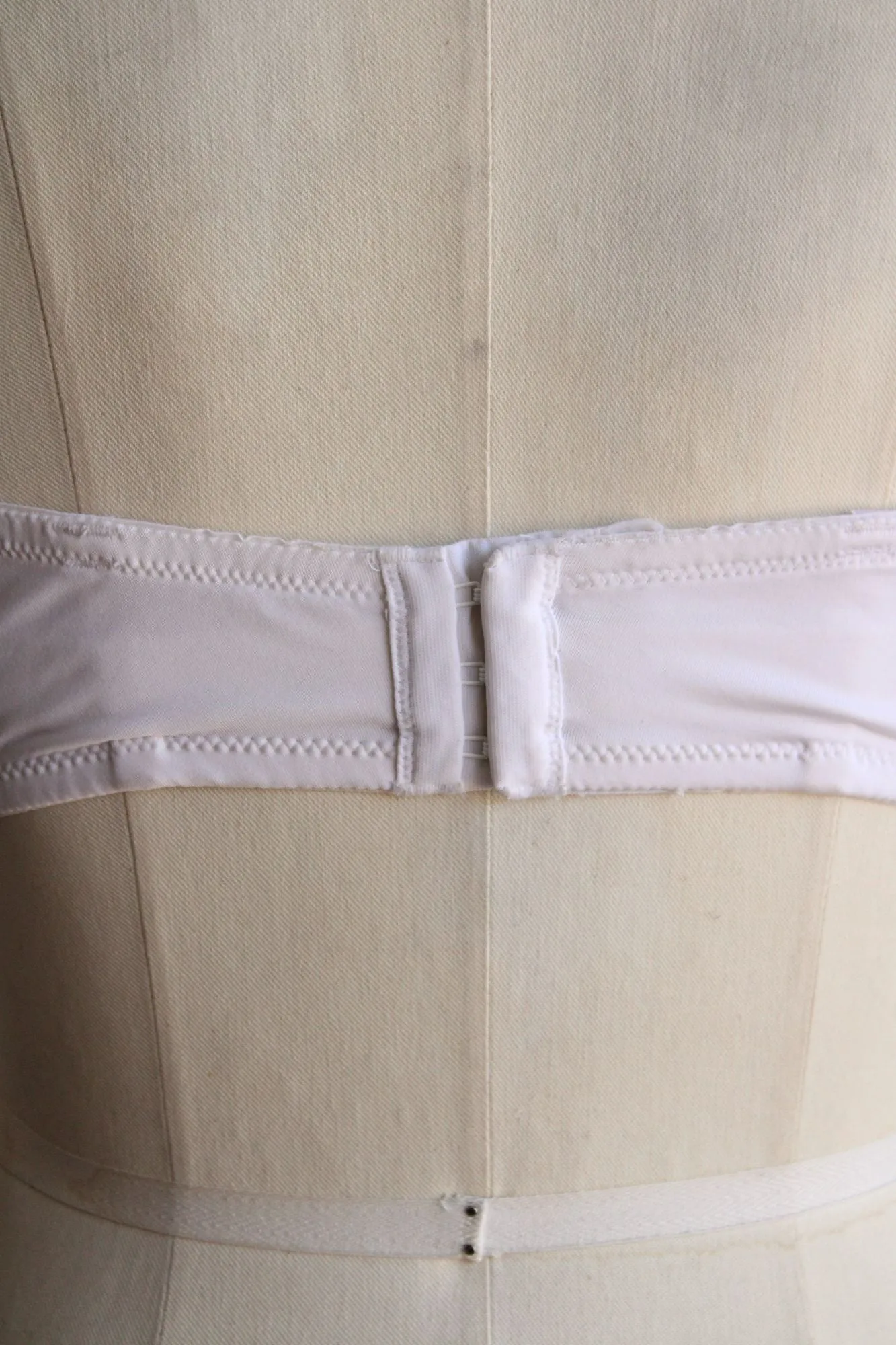 Maidenform Strapless Bra, Size 36D, White, Underwire, Padded