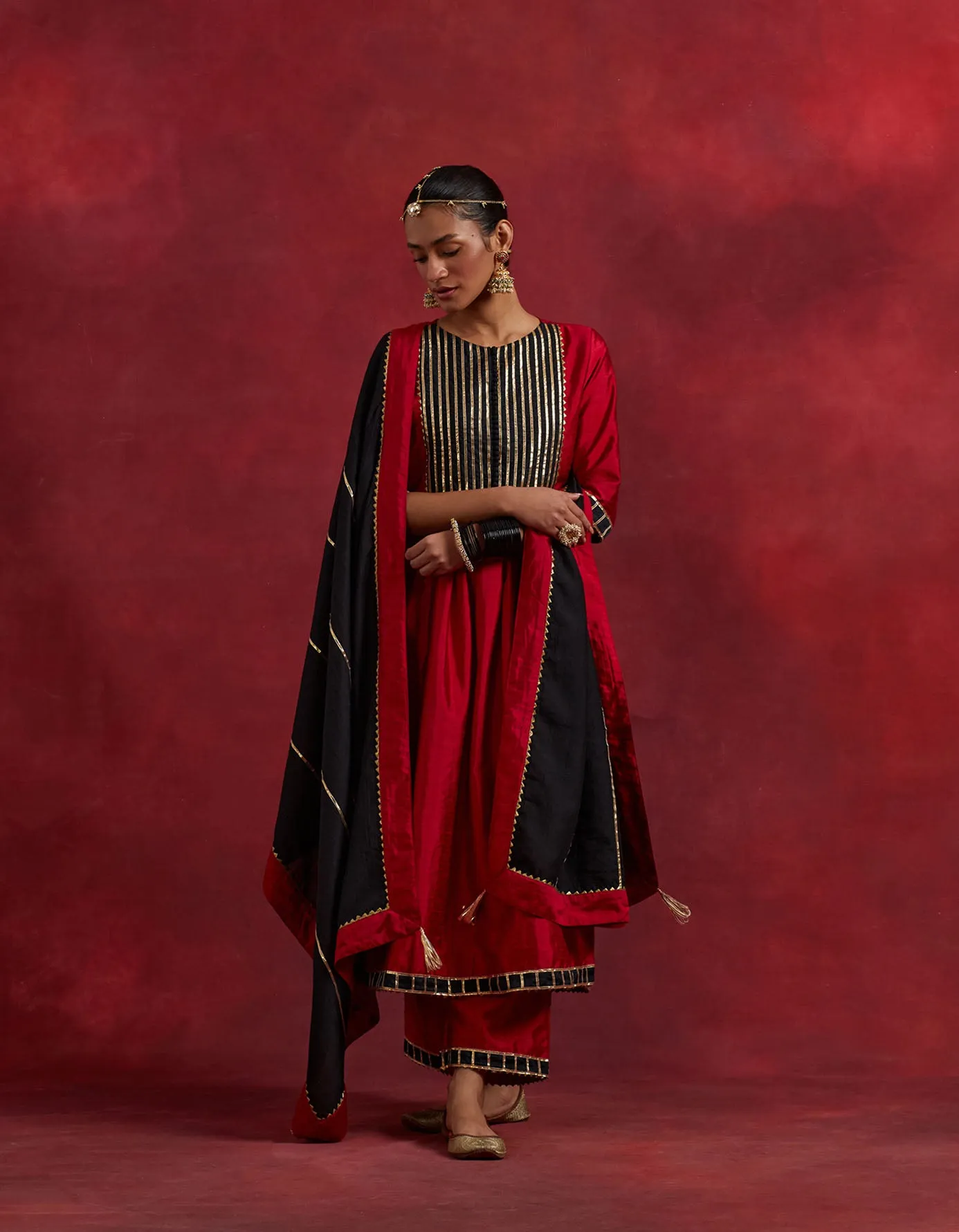 Red Black Raw Silk Gauhar Kurta Set (Set Of 2)